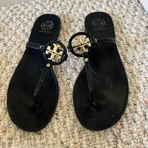 USED size 6 Tory flats